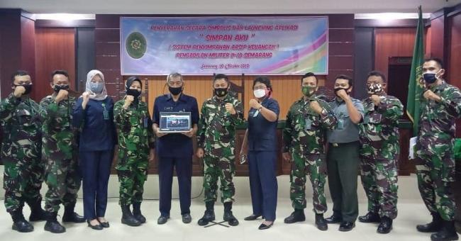 Penyerahan secara simbolis dan launching Aplikasi Simpan Aku, Sistem Penyimpanan Arsip Keuangan Pengadilan Militer II-10 Semarang