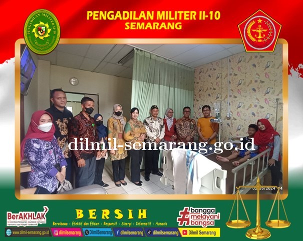 Kadilmil II-10 Semarang beserta Sekretaris, para Kasubbag dan staf menjenguk ananda dari ASN Khoirun Nisa, S.E. yang dirawat di Rumah Sakit
