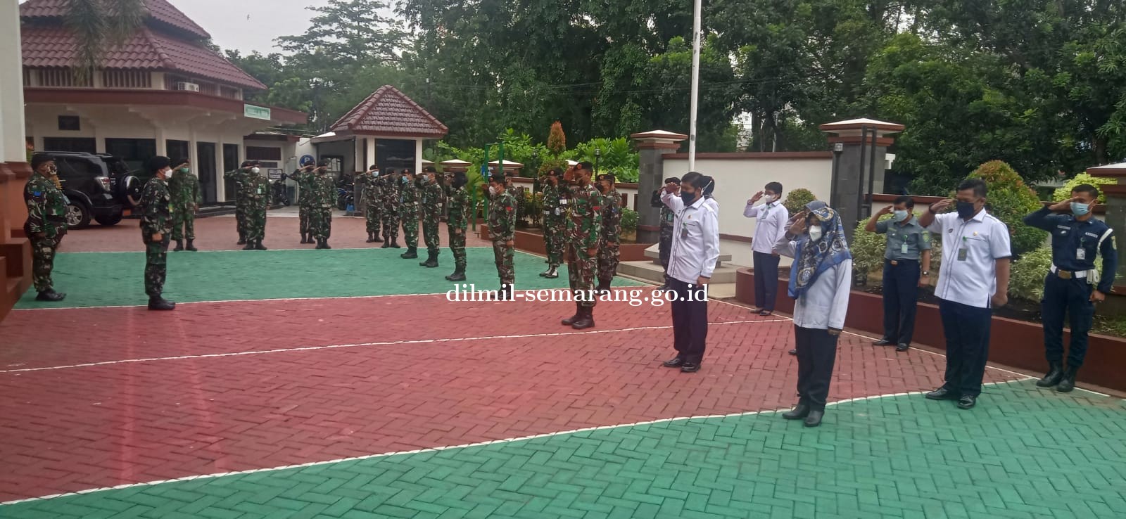 Kadilmil memimpin apel pagi