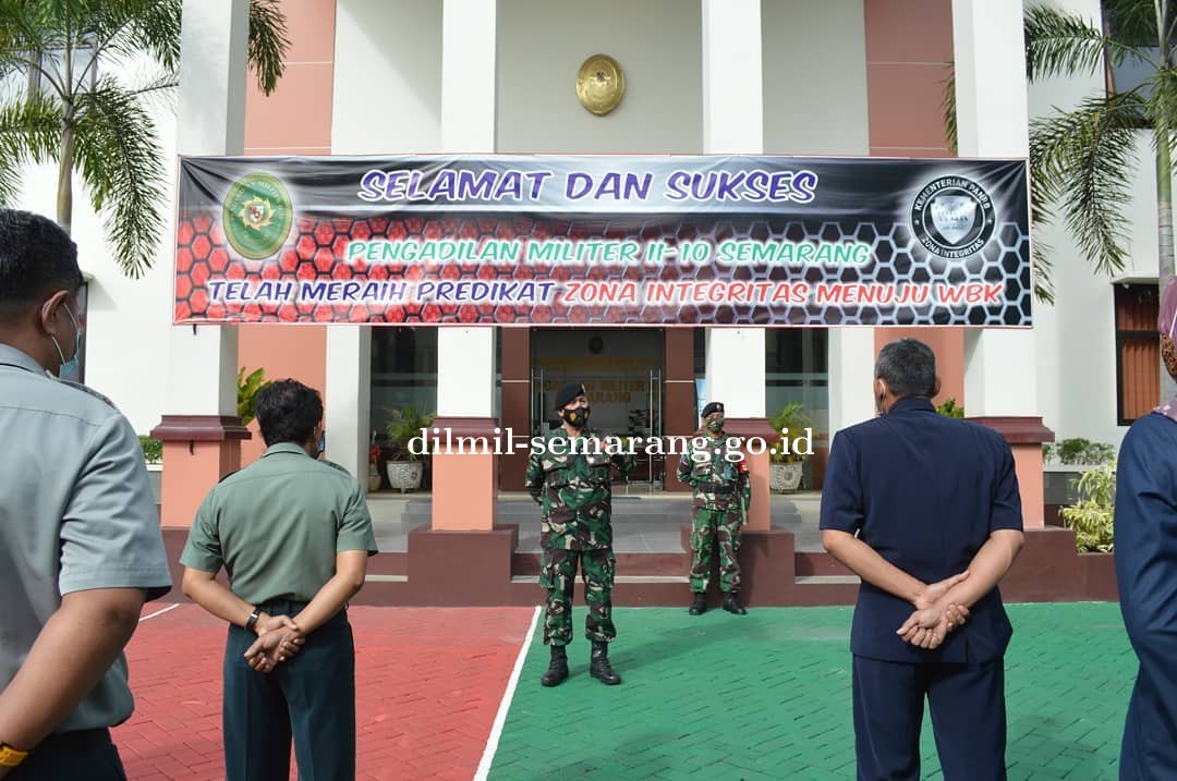Apel pagi dipimpin oleh Pgs Kadilmil II-10 Letkol Sus Wahyupi, S.H., M.H.